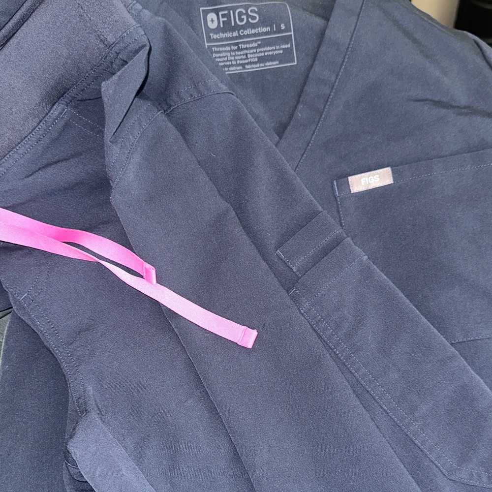 Figs Women’s limited edition Dark Blue Scrub Set - One Pocket Top, Kade Pant